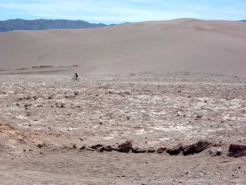 auch das gibt es: Fahrrad in der Atacama