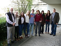 von rechts: Dr. Hillen, Frau Schnfeld, Frau Haslbeck, Frau Brck, Lukas (Chile), Christina, Natalia (Chile), Yvonne, Herr Gilleen (2014)